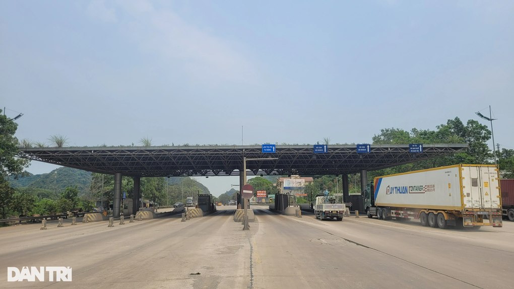 Lô cốt bỏ hoang chắn ngang quốc lộ 1A suốt nhiều năm - 1 Lô cốt bỏ hoang chắn ngang quốc lộ 1A suốt nhiều năm - 1