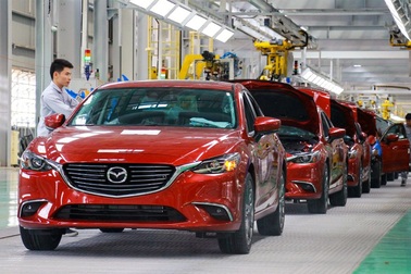 Nặng thuế phí ôtô tăng giá gấp đôi, giấc mơ xế hộp xa tầm với