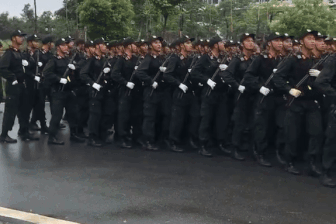 Đoàn diễu binh cảnh sát cơ động đồng ca "Tái sinh" đầy khí thế gây sốt