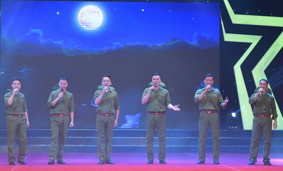Phạm Phương Thảo, Vũ Thắng Lợi lắng đọng khi hát về người lính - 2 Phạm Phương Thảo, Vũ Thắng Lợi lắng đọng khi hát về người lính - 2