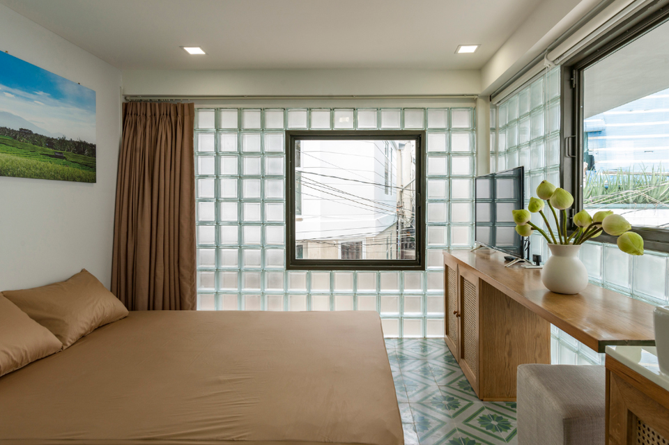 Ngỡ ngàng nhà kính 18m2 độc đáo được cải tạo từ nhà hoang ở Sài Gòn - 5 Ngỡ ngàng nhà kính 18m2 độc đáo được cải tạo từ nhà hoang ở Sài Gòn - 5