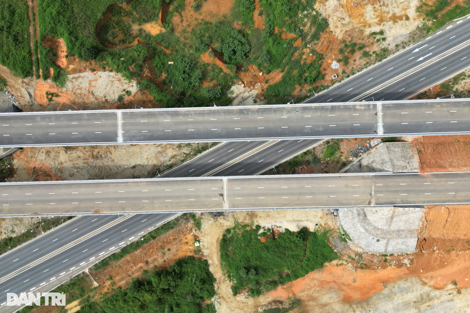 Cận cảnh tuyến đường hơn 20km tiêu tốn gần 2.000 tỷ đồng ở Ninh Bình - 9 Cận cảnh tuyến đường hơn 20km tiêu tốn gần 2.000 tỷ đồng ở Ninh Bình - 9