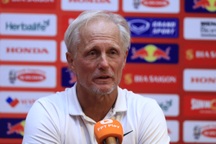 HLV Hong Kong không hài lòng về quả phạt đền của tuyển Việt Nam