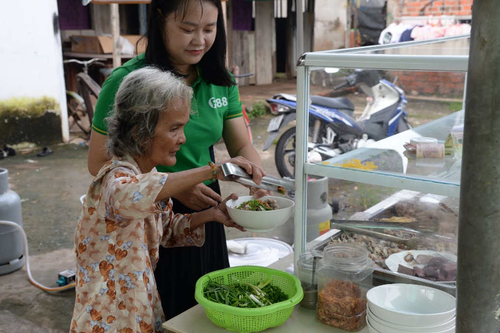 Ước mơ xanh đến với người bán hủ tíu - 2 Ước mơ xanh đến với người bán hủ tíu - 2