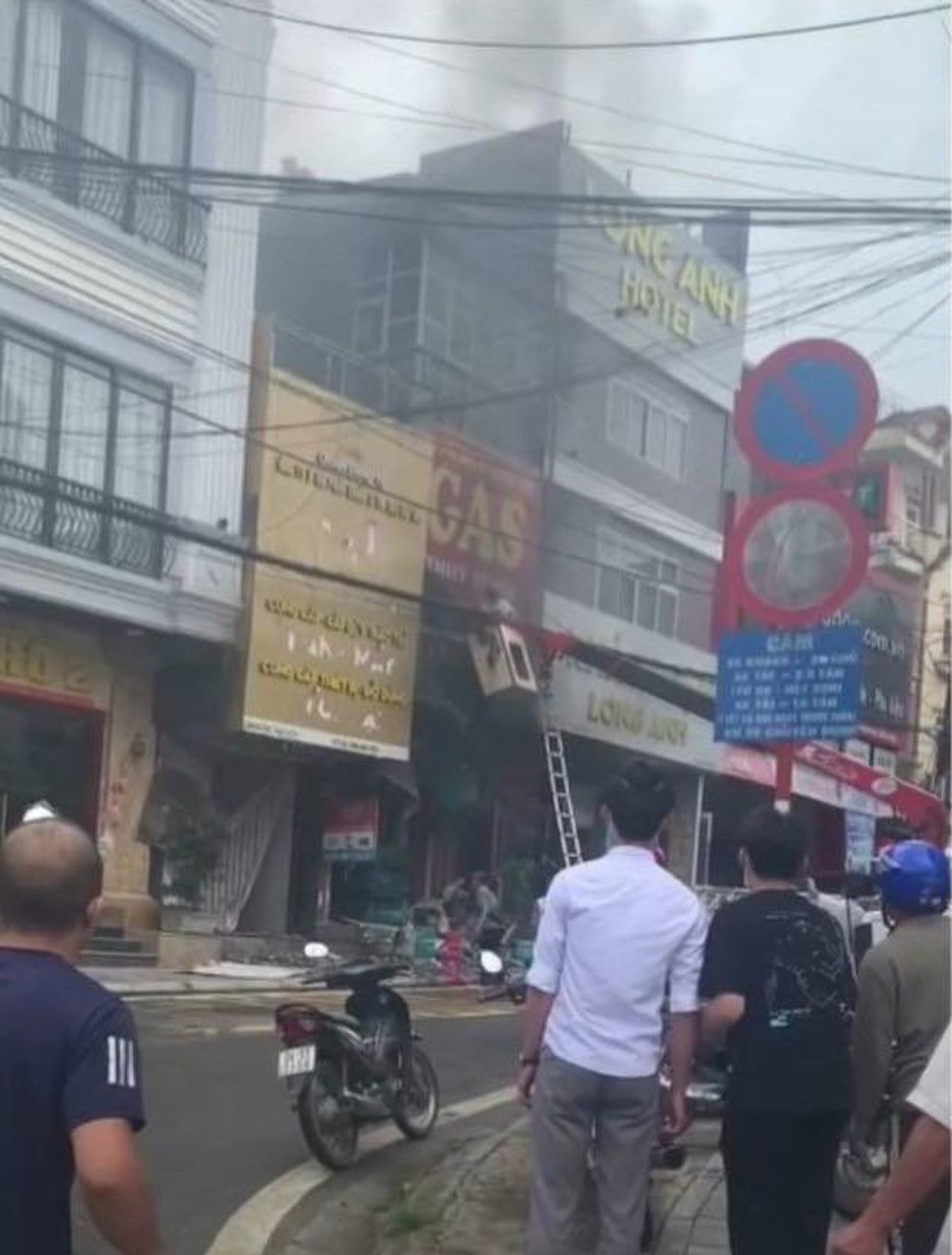 Vụ cửa hàng gas cháy nổ như bom: 2 cháu gái thoát chết trong gang tấc - 3 Vụ cửa hàng gas cháy nổ như bom: 2 cháu gái thoát chết trong gang tấc - 3
