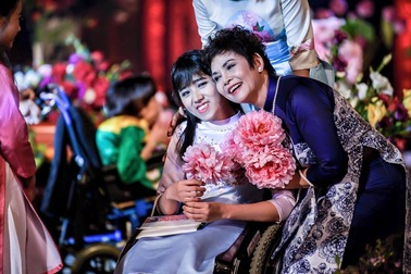 Ngắm lại những “huyền thoại điện ảnh” trong Lễ hội Áo dài 2016