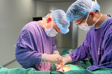 Da ngực mỏng dính, tấy đỏ vì "nâng cấp" vòng 1 không đau