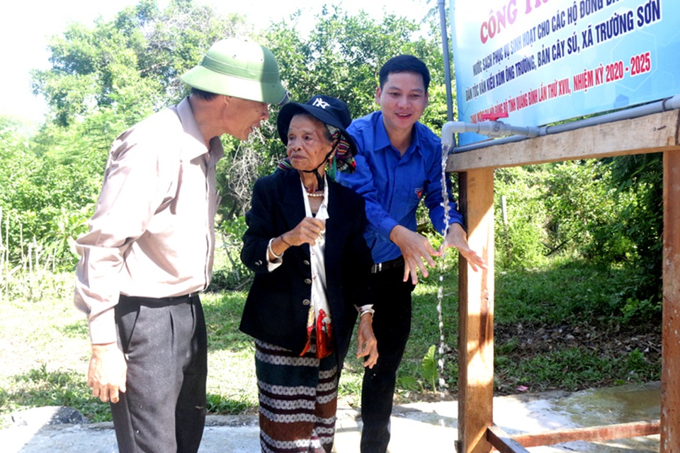 Xây dựng công trình nước sạch hỗ trợ đồng bào dân tộc nơi biên giới - 2 Xây dựng công trình nước sạch hỗ trợ đồng bào dân tộc nơi biên giới - 2