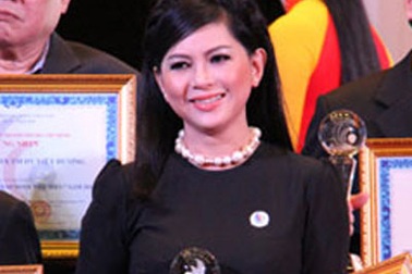 Thủy Tiên của “Vị đắng tình yêu” nhận cúp “Bông hồng vàng”