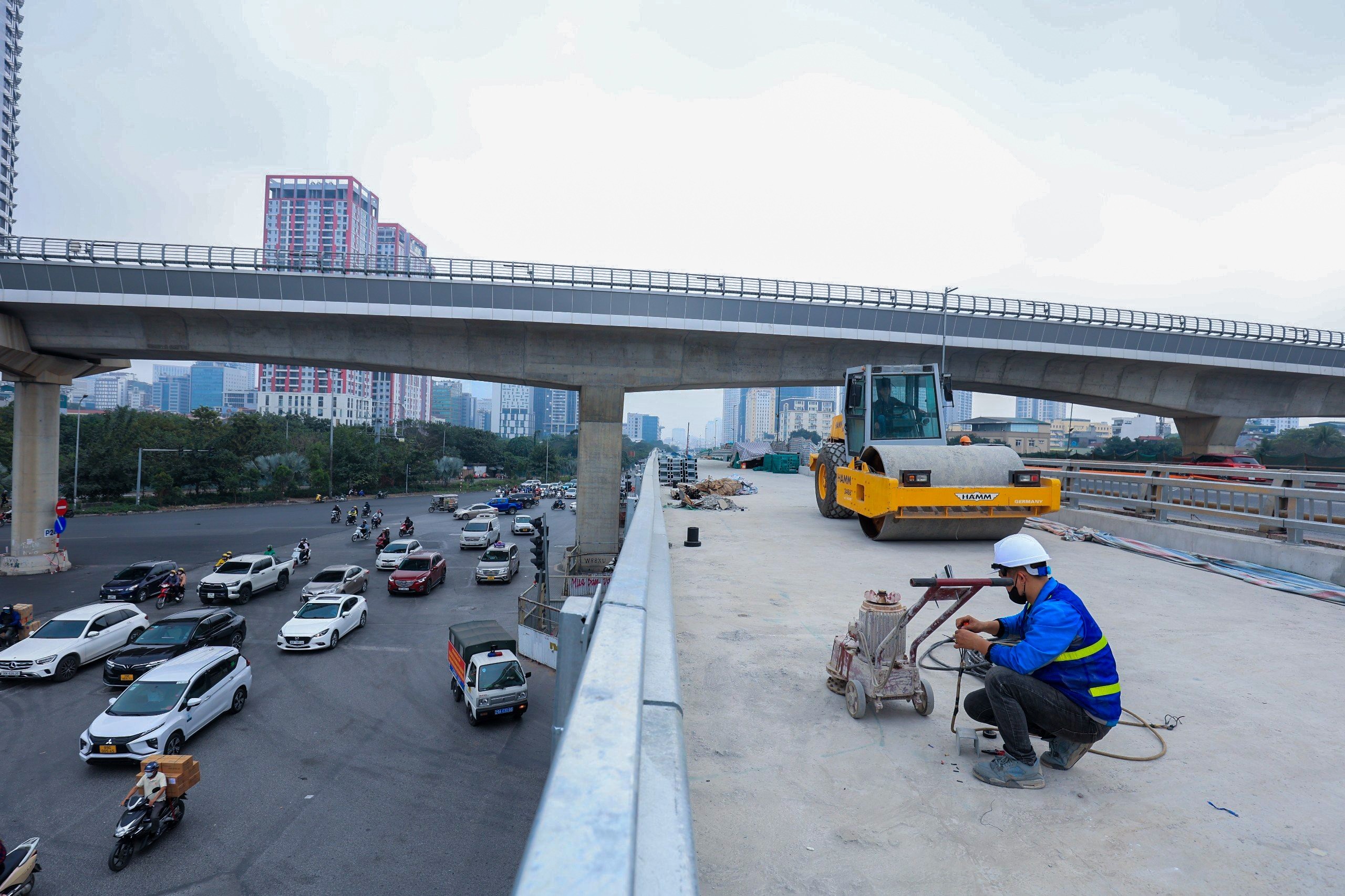 Hai đơn nguyên cầu vượt Mai Dịch gấp rút hoàn thành trong tháng 3 - 9