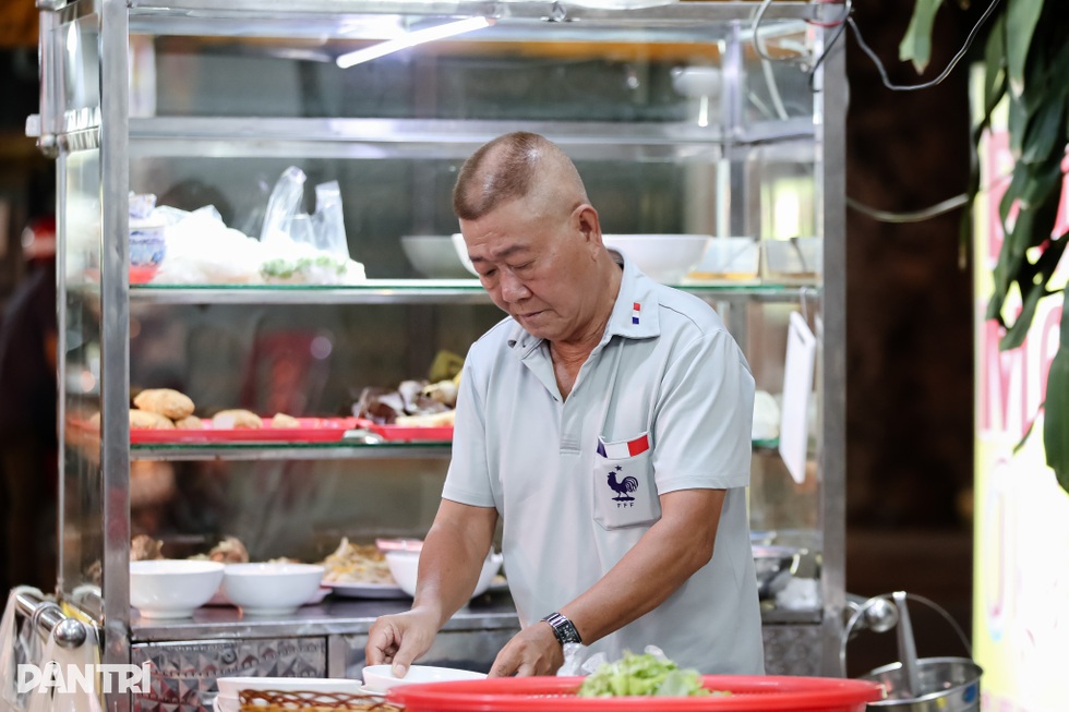 Nghệ sĩ Vũ Thanh và vợ 75 tuổi: Bán bún mọc, ở nhà thuê, nuôi cháu ăn học - 4 Nghệ sĩ Vũ Thanh và vợ 75 tuổi: Bán bún mọc, ở nhà thuê, nuôi cháu ăn học - 4