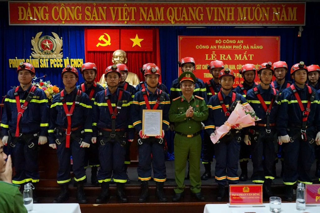Đà Nẵng ra mắt 2 tổ cảnh sát đặc biệt tinh nhuệ - 1 Đà Nẵng ra mắt 2 tổ cảnh sát đặc biệt tinh nhuệ - 1