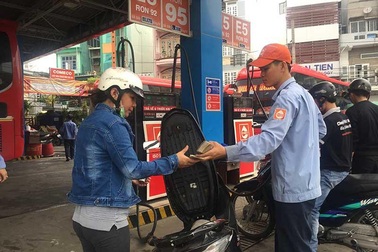 Xăng E5, túi nylon thân thiện môi trường… kêu cứu