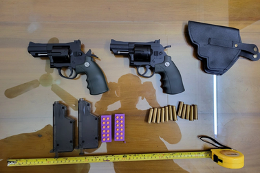 Triệt phá đường dây buôn lậu pháo và vũ khí