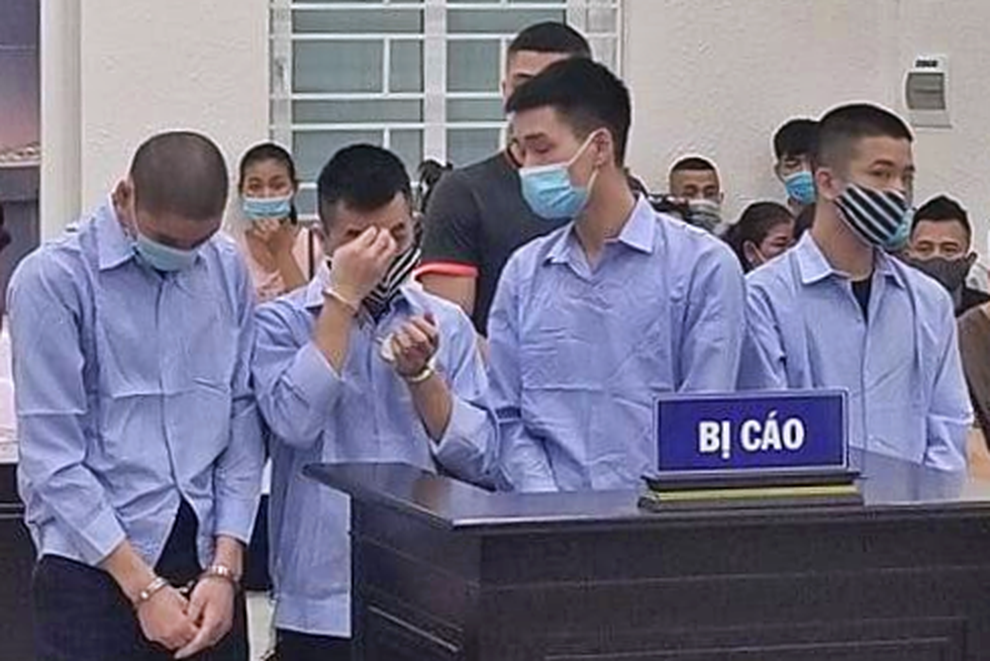 Tước quân tịch Trưởng phòng Cảnh sát Kinh tế Công an Hà Nội Phùng Anh Lê - 2 Tước quân tịch Trưởng phòng Cảnh sát Kinh tế Công an Hà Nội Phùng Anh Lê - 2