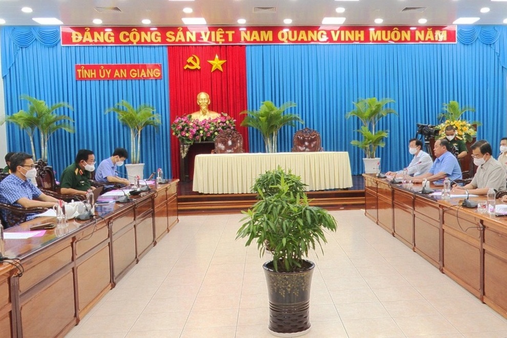 Phó Thủ tướng Vũ Đức Đam kiểm tra công tác phòng chống dịch tại An Giang - 2 Phó Thủ tướng Vũ Đức Đam kiểm tra công tác phòng chống dịch tại An Giang - 2