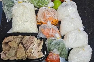 Quán vịt ở chợ Bến Thành bán 4 tô bún, gỏi vịt giá 1 triệu đồng