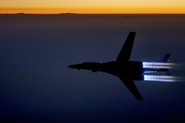 Liên quân tổ chức 26 đợt không kích tiêu diệt IS tại Iraq, Syria