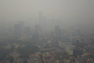 Bầu trời Hà Nội mù mịt, bụi mịn như sương