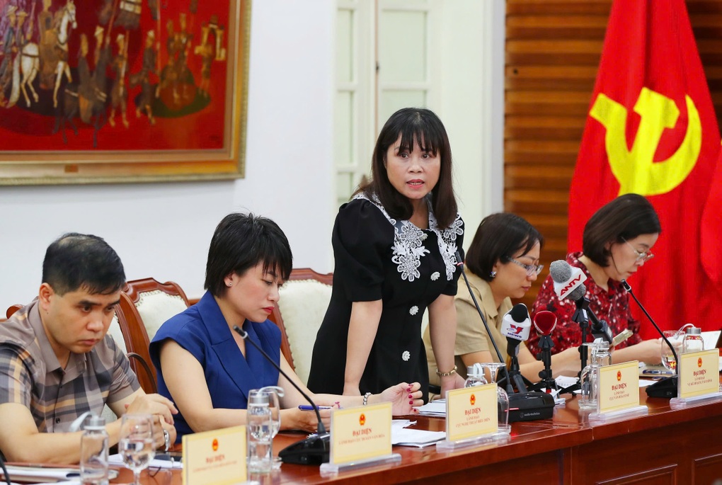 Cục trưởng Điện ảnh nói về khó khăn khi đưa Bà già đi bụi ra rạp - 2 Cục trưởng Điện ảnh nói về khó khăn khi đưa Bà già đi bụi ra rạp - 2