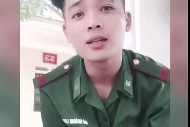 Clip chú bộ đội hát nhép với biểu cảm dễ thương hút dân mạng