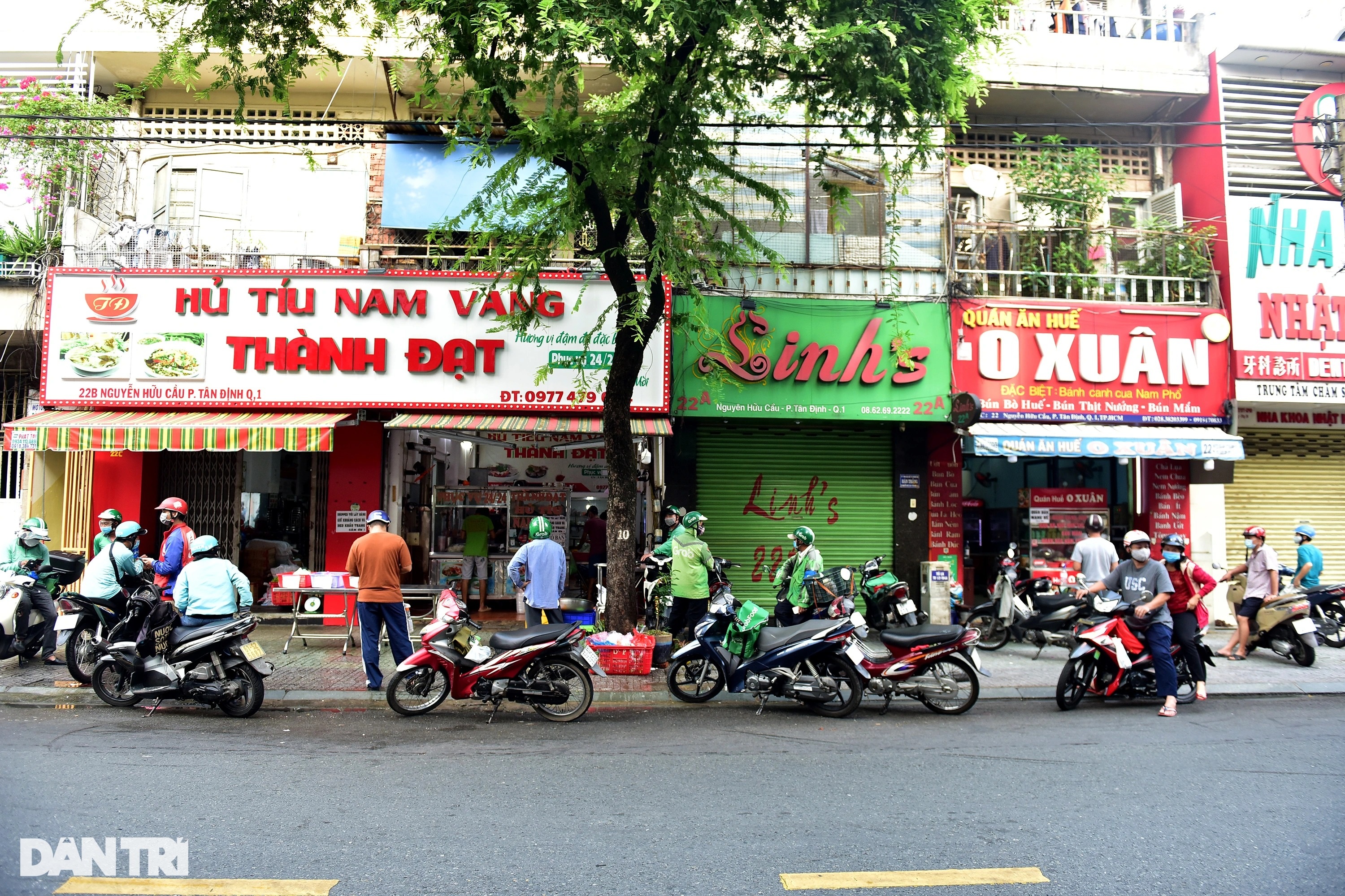 Người dân TPHCM xếp hàng mua đồ ăn sáng.jpeg Người dân TPHCM xếp hàng mua đồ ăn sáng.jpeg