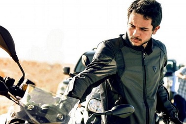 Truy tìm "hoàng tử bạch mã" đẹp trai đa tài nhất Trung Đông