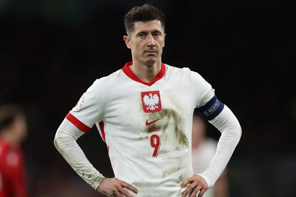 Lewandowski gặp chấn thương trước thềm Euro 2024 - 1 Lewandowski gặp chấn thương trước thềm Euro 2024 - 1