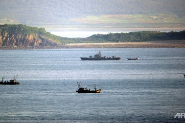 Hai miền Triều Tiên đấu pháo trên biển