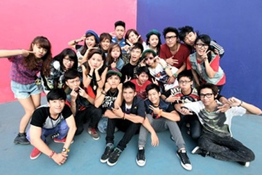 Bạn trẻ "khéo" kiếm tiền từ dance cover