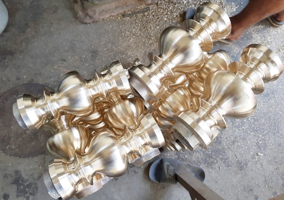 Thợ đúc đồng Phú Lộc Tây 1 buồn vì vụ Tết mang dấu ấn Covid-19 - 3 Thợ đúc đồng Phú Lộc Tây 1 buồn vì vụ Tết mang dấu ấn Covid-19 - 3