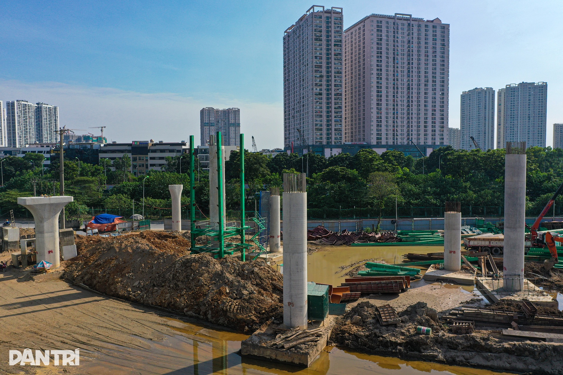 Hình ảnh đại công trường xây hầm chui gần 2.400 tỷ qua Đại lộ Thăng Long - 11 Hình ảnh đại công trường xây hầm chui gần 2.400 tỷ qua Đại lộ Thăng Long - 11