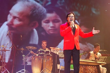 Xúc động chương trình “Quà tháng năm dâng Người”