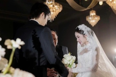 Ngọc Huyền khóc trong đám cưới với Đình Tú