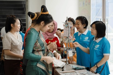 Học sinh nước ngoài ở lại Việt Nam làm việc, giấy phép lao động ra sao?