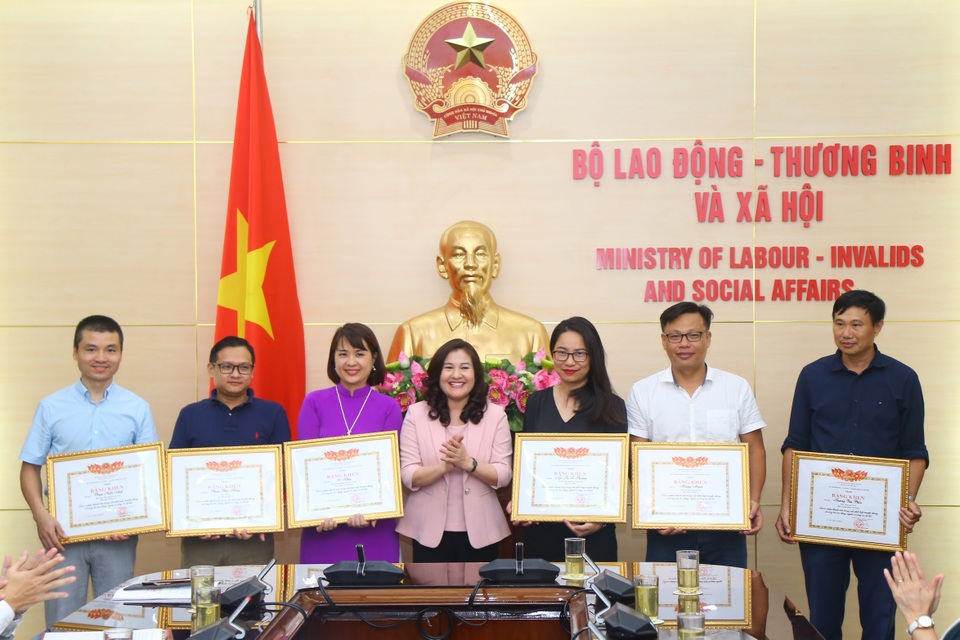 “Nhiều nhà báo đã viết về lĩnh vực an sinh từ trái tim của mình” - 4 “Nhiều nhà báo đã viết về lĩnh vực an sinh từ trái tim của mình” - 4