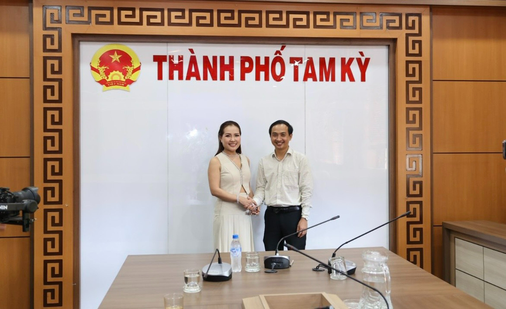 Đoàn Hoa hậu Doanh nhân Biển diện kiến UBND TP Tam Kỳ - 1 Đoàn Hoa hậu Doanh nhân Biển diện kiến UBND TP Tam Kỳ - 1