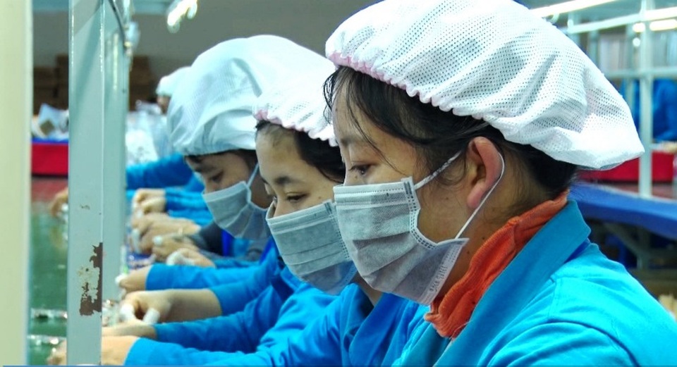 Hơn 95% lao động trong các khu công nghiệp trở lại làm việc sau Tết - 2 Hơn 95% lao động trong các khu công nghiệp trở lại làm việc sau Tết - 2