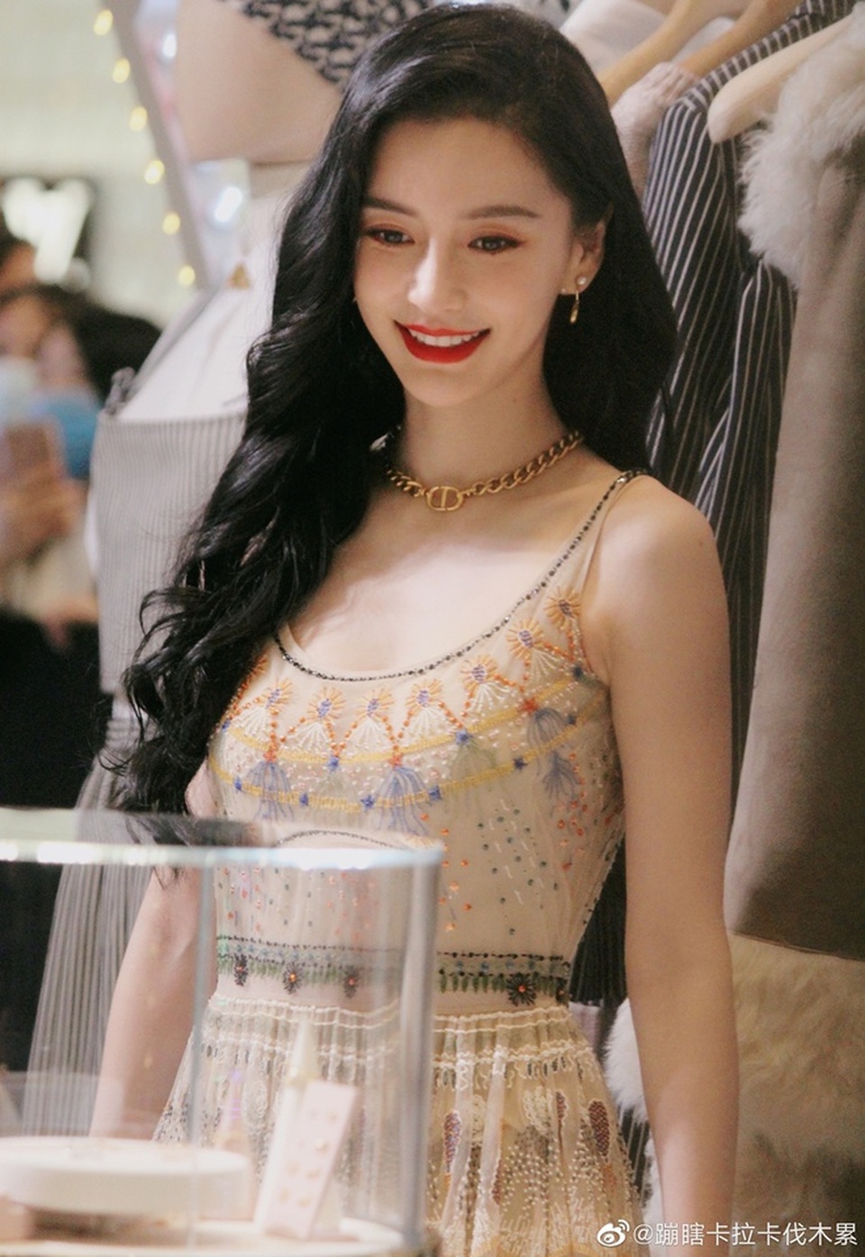 Người đẹp Lưu Ly Mỹ Nhân Sát lu mờ khi đứng cạnh Angelababy - 4 Người đẹp Lưu Ly Mỹ Nhân Sát lu mờ khi đứng cạnh Angelababy - 4
