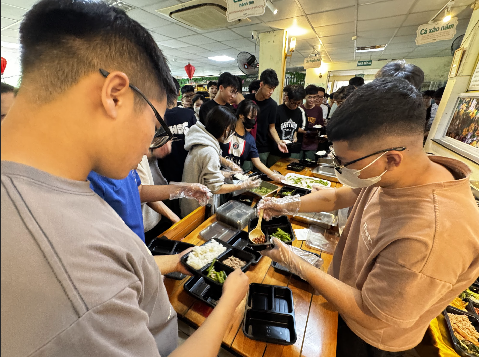 និស្សិតពហុបច្ចេកទេសហូបបាយសល់ជាមួយវត្ថុបរទេស៖ របាយការណ៍របស់ក្រសួងអប់រំ និងបណ្តុះបណ្តាល - ៣ Vụ sinh viên Bách khoa ăn cơm thừa, có dị vật: Bộ GDĐT yêu cầu báo cáo - 3