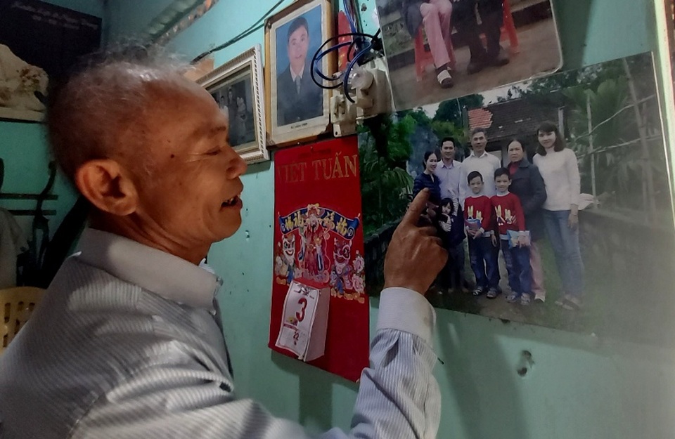 Người cha ung thư giai đoạn cuối nghẹn lòng cấm các con về quê ăn Tết - 5 Người cha ung thư giai đoạn cuối nghẹn lòng cấm các con về quê ăn Tết - 5