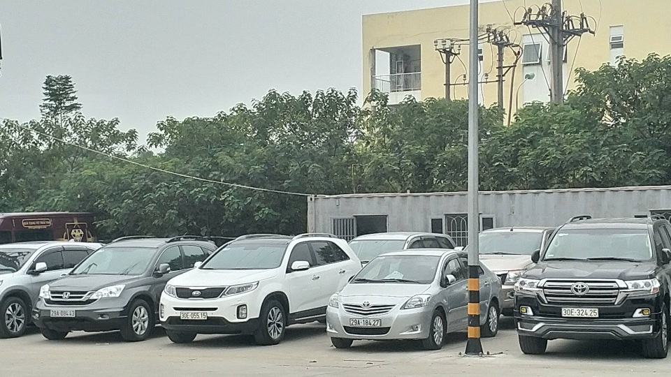 Dịch Covid-19 khiến nhiều loại xe cũ nằm bất động tại gara - 2 Dịch Covid-19 khiến nhiều loại xe cũ nằm bất động tại gara - 2