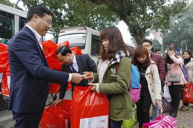 Gần 1.500 sinh viên lên chuyến xe miễn phí về quê ăn Tết