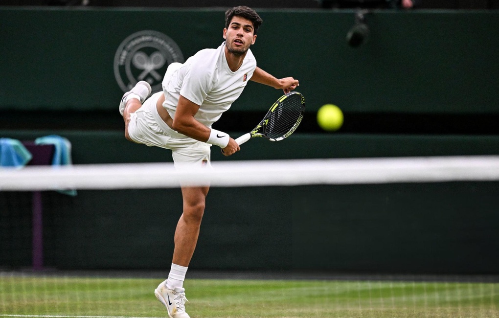 Alcaraz ngược dòng hạ Rublev, tiến vào tứ kết Wimbledon - 2 Alcaraz ngược dòng hạ Rublev, tiến vào tứ kết Wimbledon - 2
