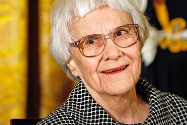 9 bí mật trong cuộc đời nữ nhà văn sống ẩn dật nhất thế giới