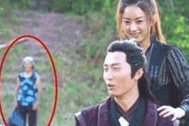 Ngồi "nhặt sạn" trong phim, cô gái đút túi gần trăm triệu/tháng