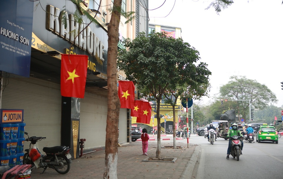 Quán karaoke, massage đóng cửa im lìm sau lệnh dừng hoạt động - 9 Quán karaoke, massage đóng cửa im lìm sau lệnh dừng hoạt động - 9