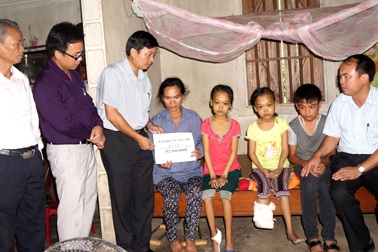 Hơn 350 triệu đồng đến với gia đình chị Bùi Thị Hưng