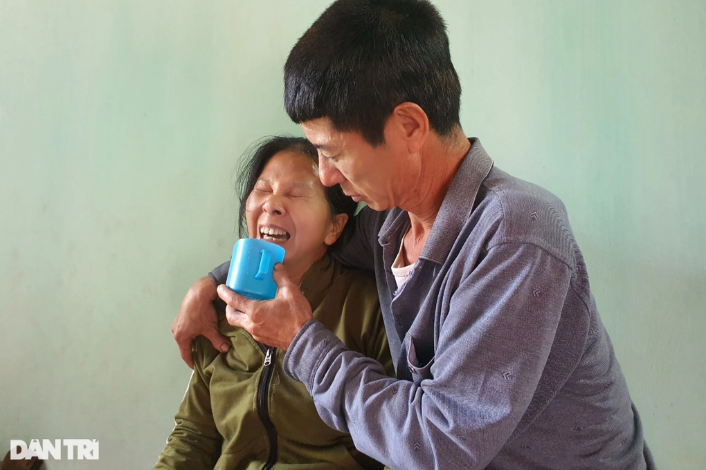 Hơn 120 triệu đồng đến với gia đình nghèo khó ở ngoại thành Hà Nội - 2 Hơn 120 triệu đồng đến với gia đình nghèo khó ở ngoại thành Hà Nội - 2