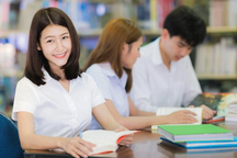 Sinh viên gốc Á: Thà khó khăn ở trường top còn hơn xuất sắc ở trường thường